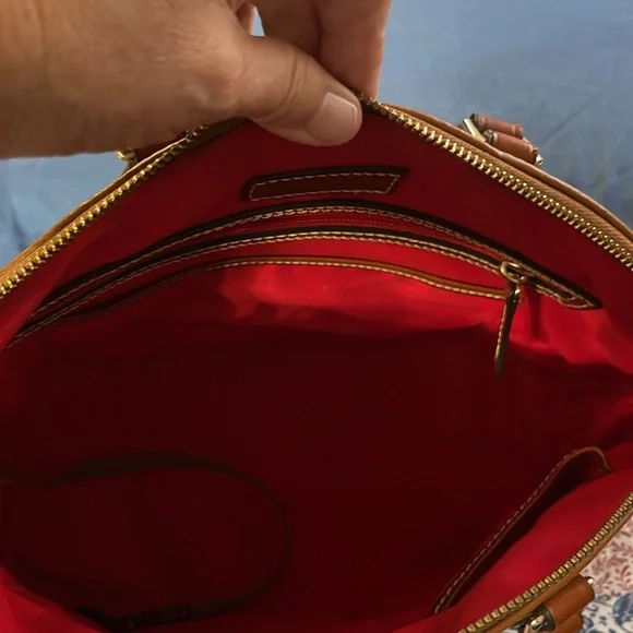 Dooney & Bourke large pebble grain leather purse with crossbody strap - Picture 7 of 8